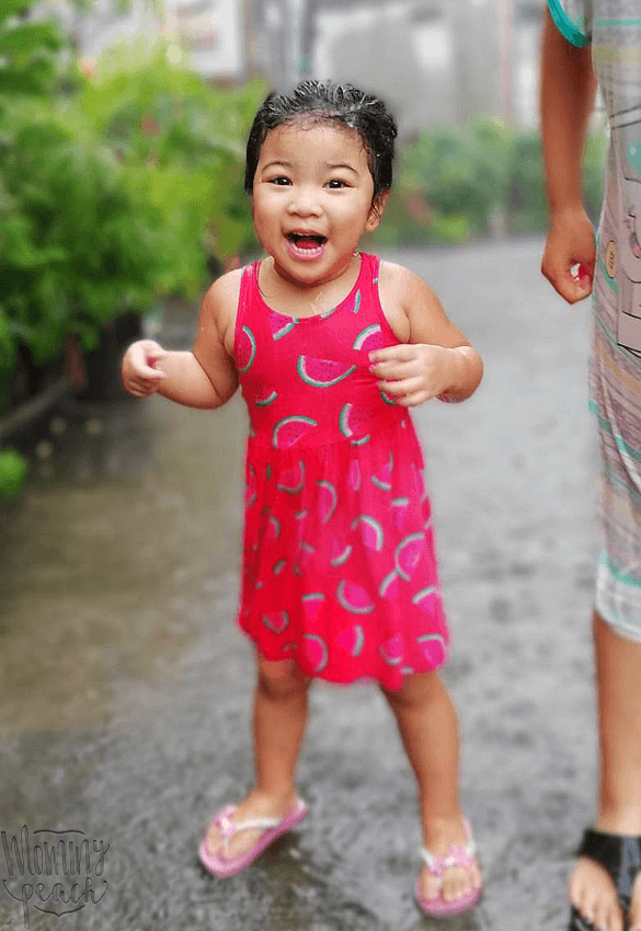 Twinkle's First Time To Bathe In The Rain