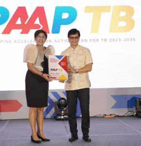 OIC Secretary of Health – Maria Rosario Singh-Vergeire and Department of Interior and Local Government Secretary Benjamin Abalos Jr. present the PAAP-TB document